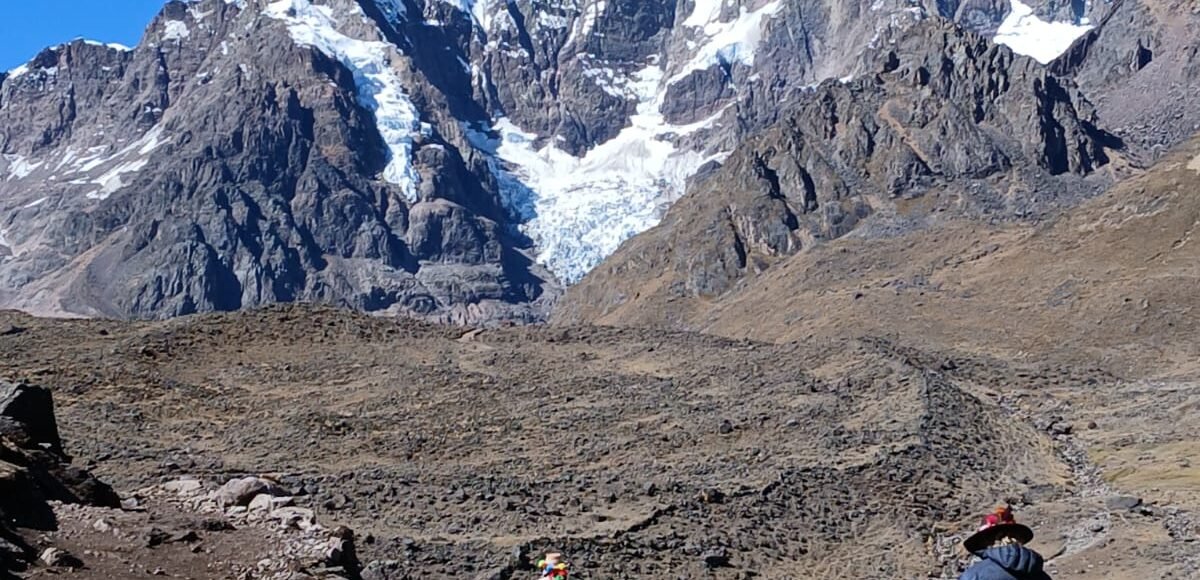 Andes Hike with alpacas in the Peruvian Andes